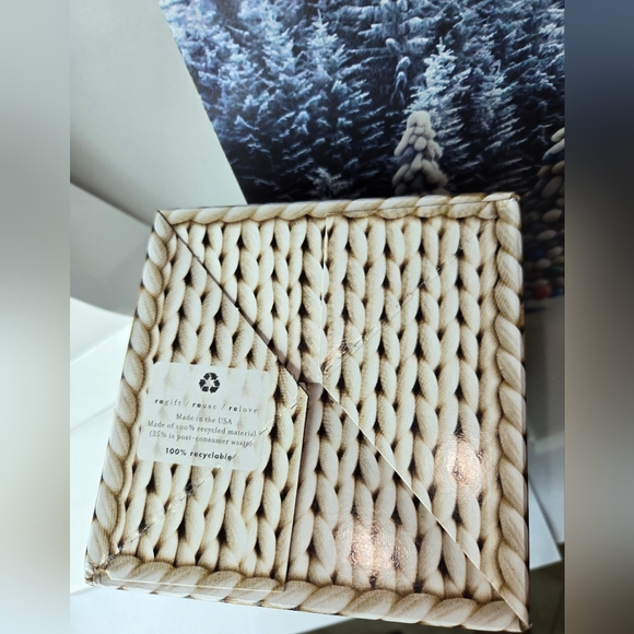 Anthropology 2024 Holiday Gift Box - Picture 6 of 8